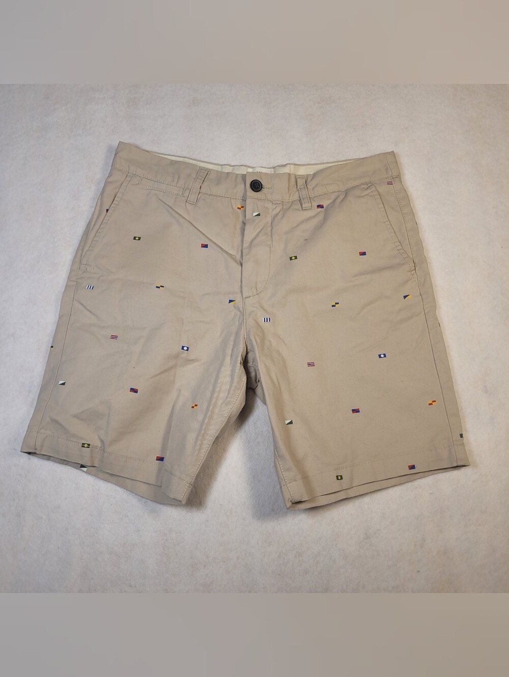 H&M LOGG Mens Khaki Flat Front Chino Summer Beach Shorts w/ Flags Sz 31